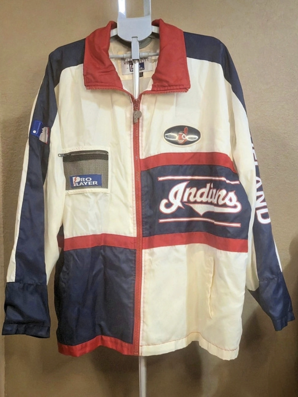 VINTAGE Pro Player-Cleveland Indians MLB Genuine Merchandise Windbreaker Jacket